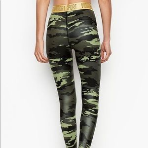 Victoria’s Secret Camo High Rise 7/8 Legging